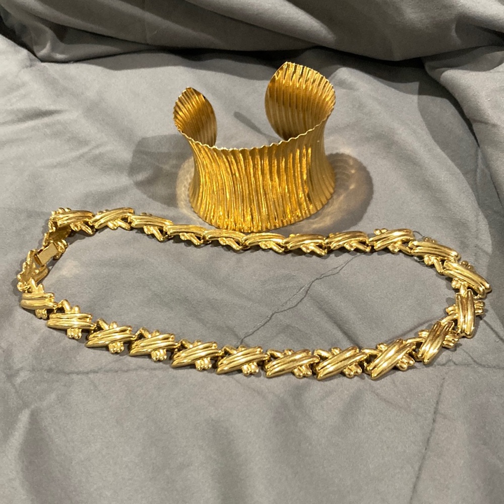 Bracelet and necklace bundle